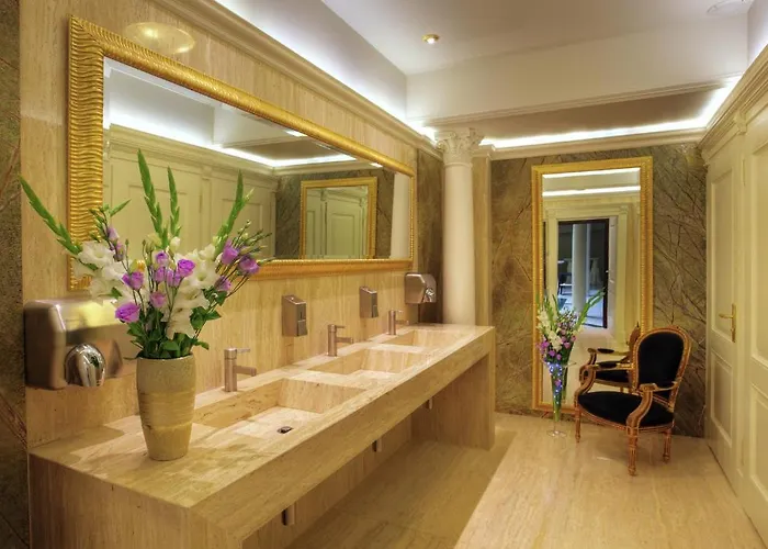 加纳帕拉二世国王酒店 酒店